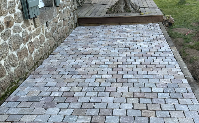 création d’allée en pavés par Quéré Paysages à Briec